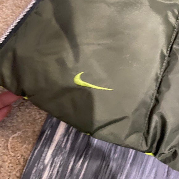 SOLD Nike Winter Puffer Vest - Picture 5 of 8